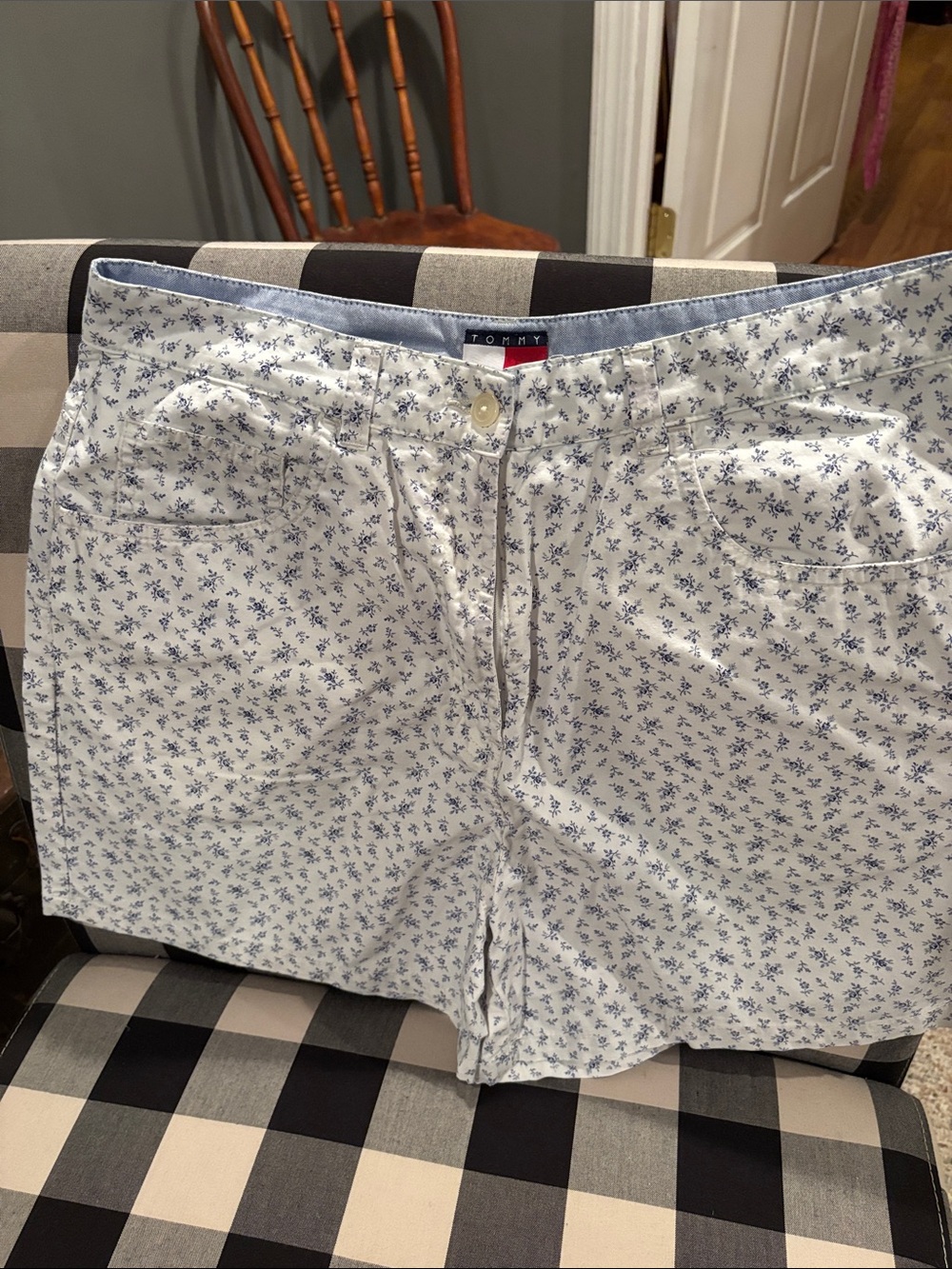 Tommy Hilfiger vintage White Shorts with Blue Floral Print